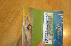 Come fare un portafoglio di carta riciclata