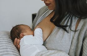 Come fare un cuscino per l'allattamento