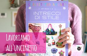 Uncinetto per mancini: il libro "Intrecci di stile" di Daniela Cerri