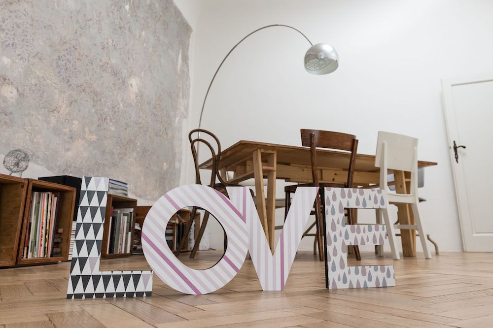 Lettere di legno con trame vintage · Pane, Amore e Creatività