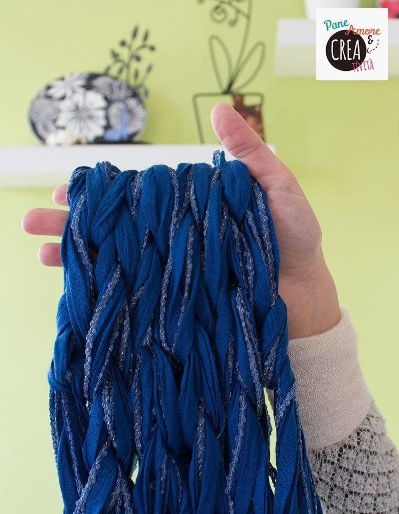 scaldacollo-con-le-mani---arm-knitting-tutorial